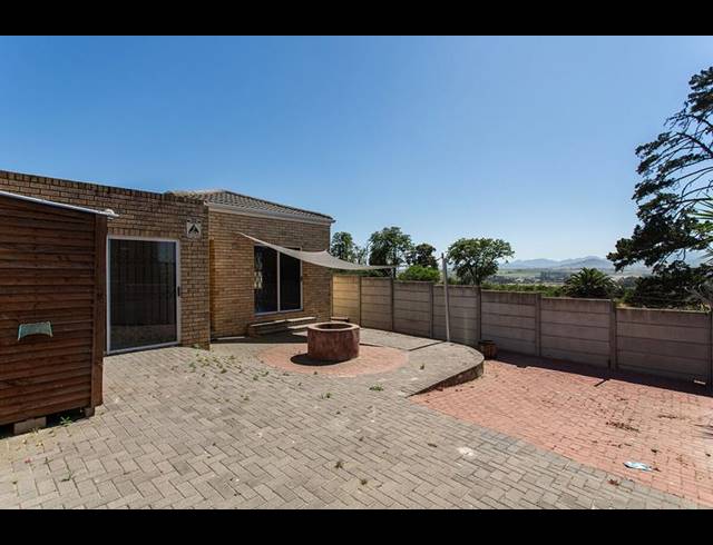 4 BEDROOM TOWNHOUSE FOR SALE IN NORMANDIE